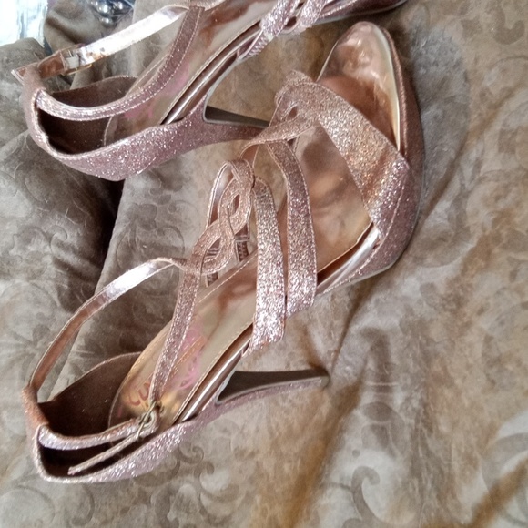 #651 Sparkling Glitter Heels - Picture 2 of 3